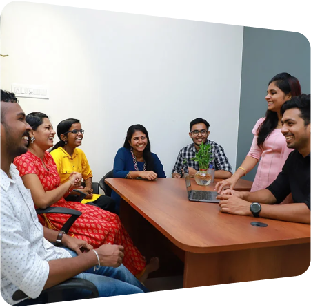 Maktal team sitting around table chatting